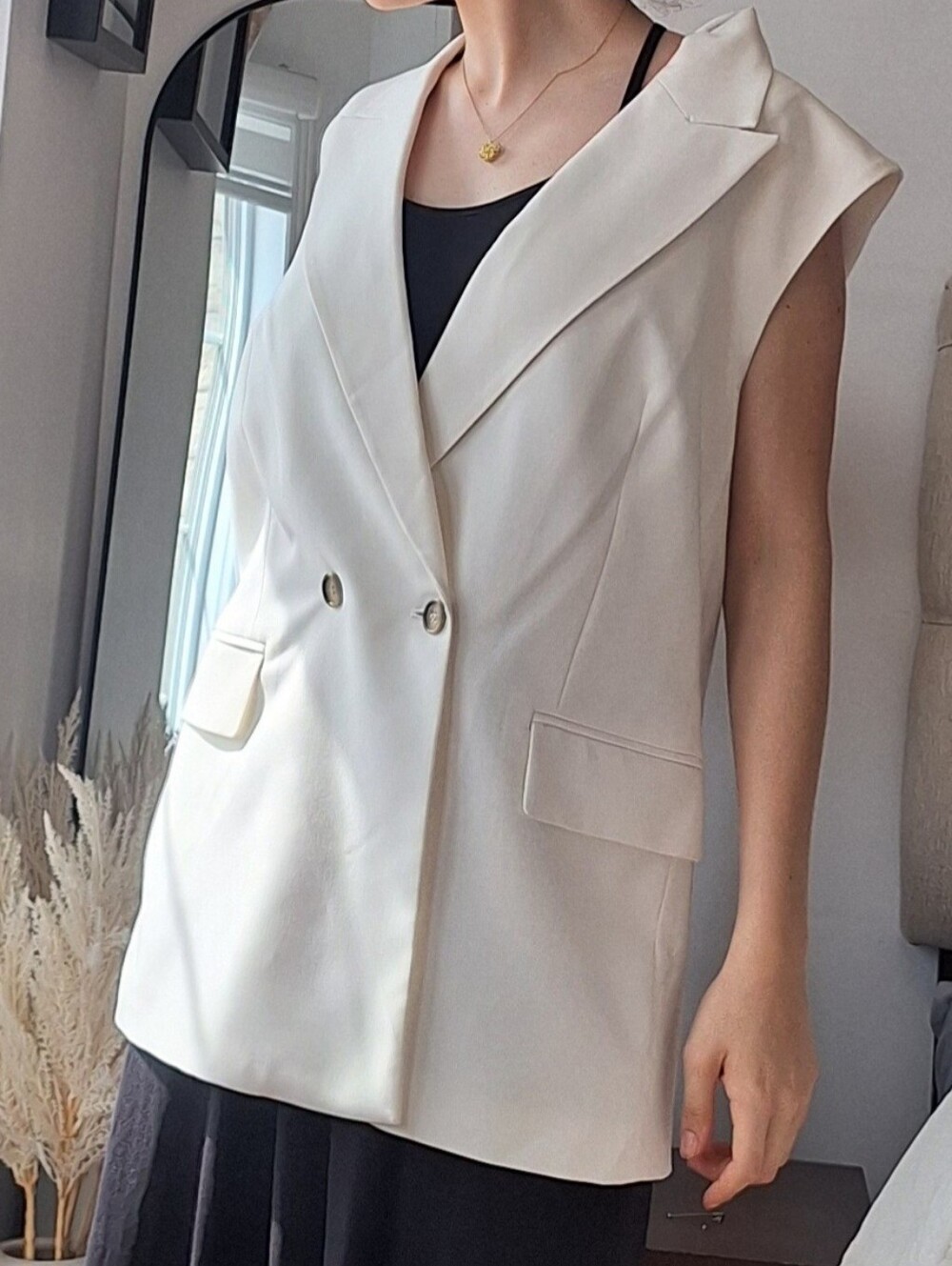 H&M White Sleeveless Double-Breasted Vest